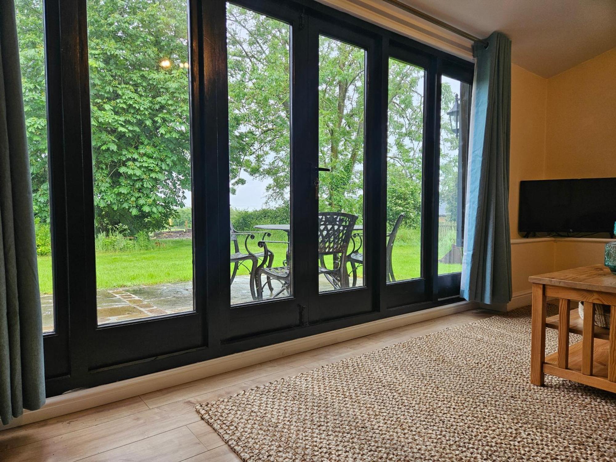 Lovely 1-Bed Cottage In Mendlesham Green Stowmarket Kültér fotó
